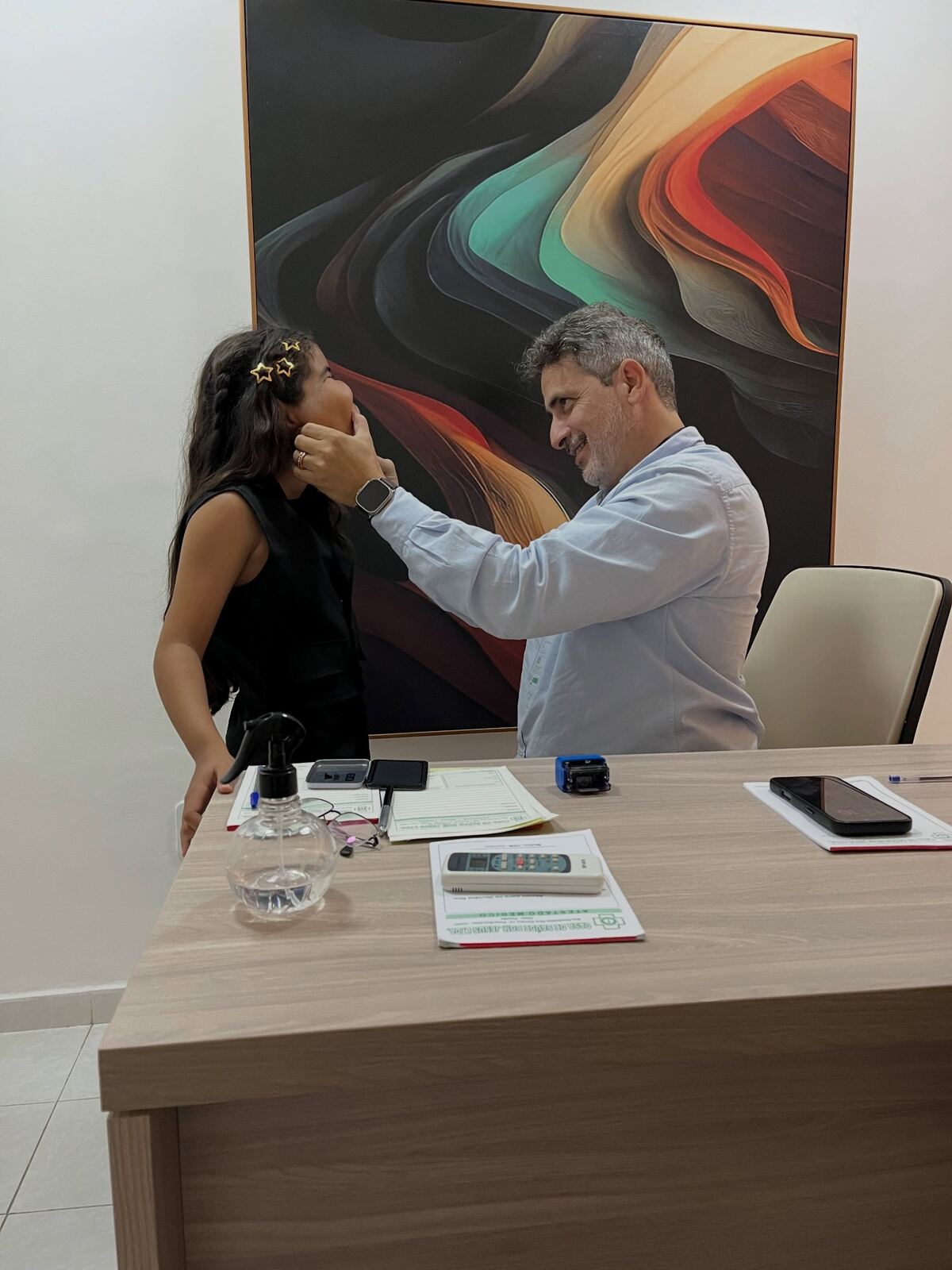 Maya durante avaliação médica
